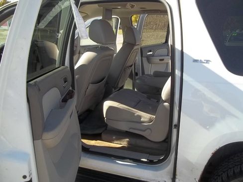 Used 2009 GMC Yukon XL SLT w/ SLT Chrome Edition image 8