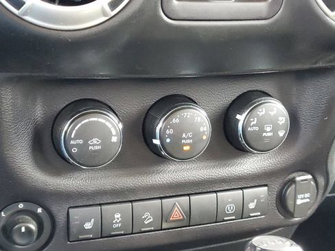 Used 2016 Jeep Wrangler Unlimited Rubicon AWD/4WD image 24