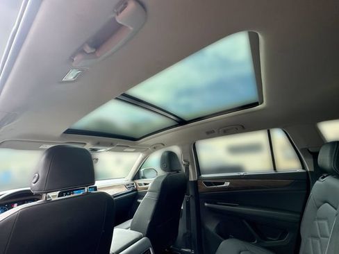 Certified 2025 Volkswagen Atlas SE FWD image 17