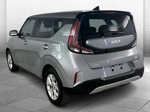 Used 2025 Kia Soul LX w/ LX Technology Package image 4