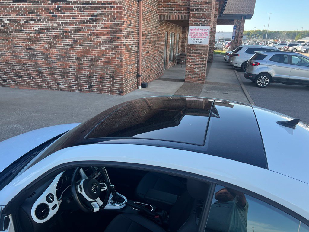Used 2018 Volkswagen Beetle 2.0T SE FWD image 9