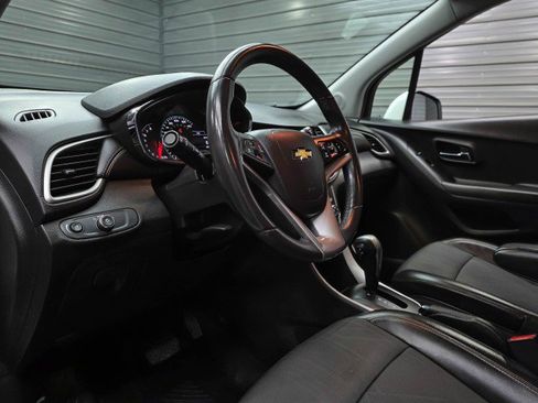 Used 2020 Chevrolet Trax LT w/ LT Convenience Package AWD/4WD image 10