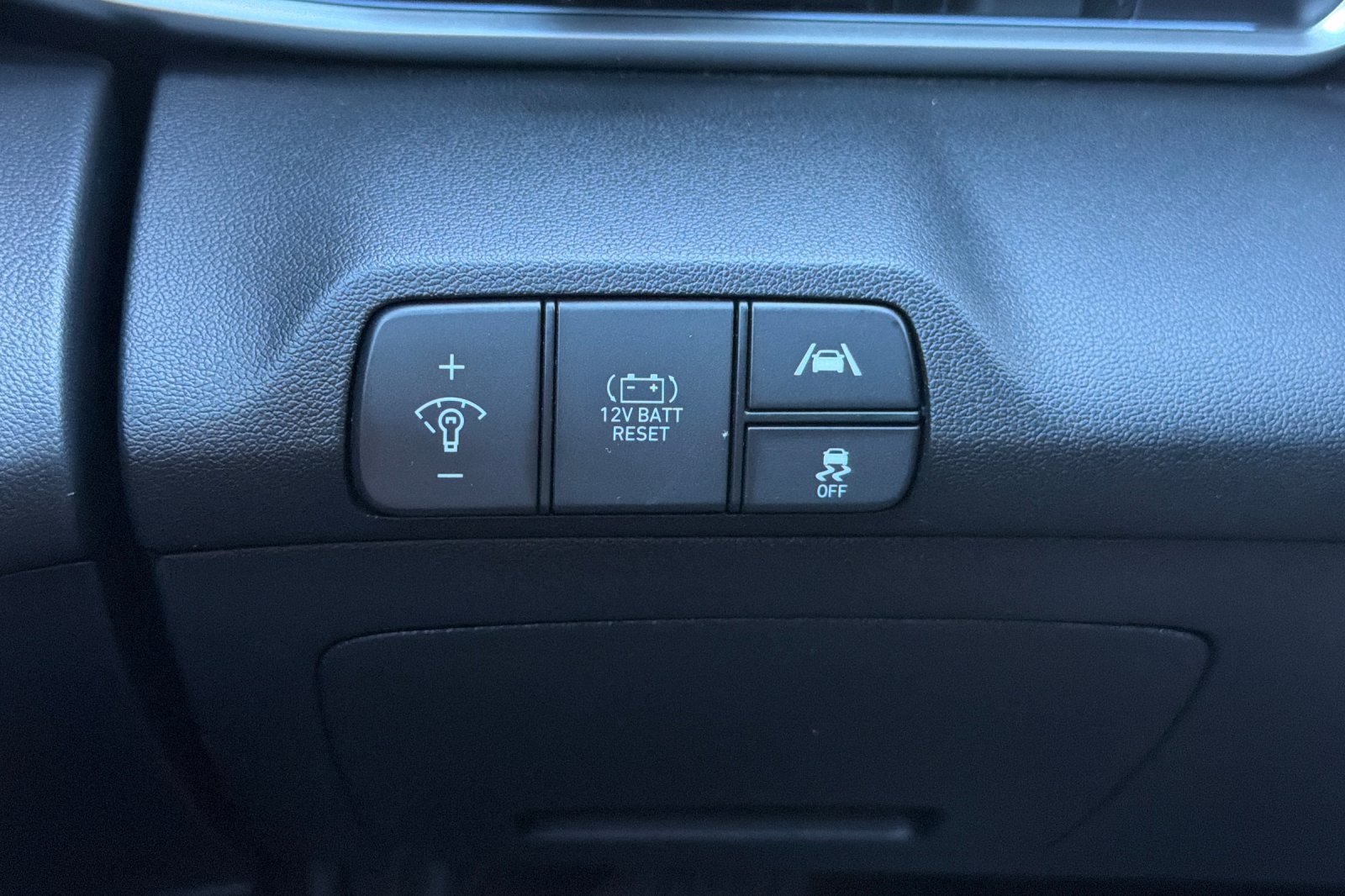 Used 2023 Hyundai Elantra Limited FWD image 25