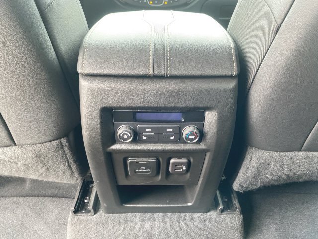 Used 2023 Chevrolet Traverse Premier FWD image 21