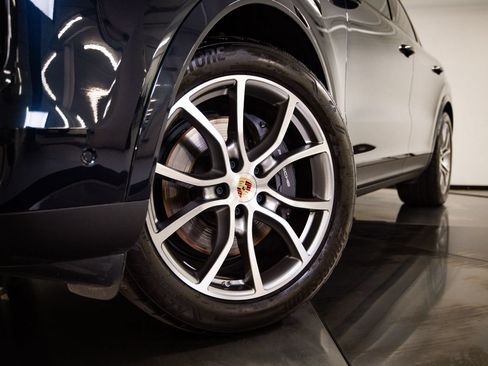 Certified 2024 Porsche Cayenne Coupe AWD/4WD image 12
