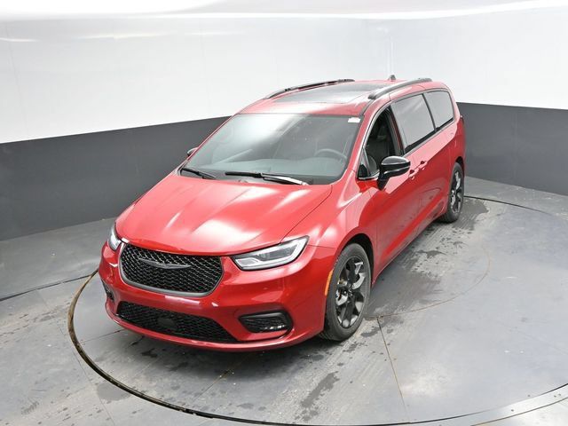 Used 2025 Chrysler Pacifica Limited FWD image 47