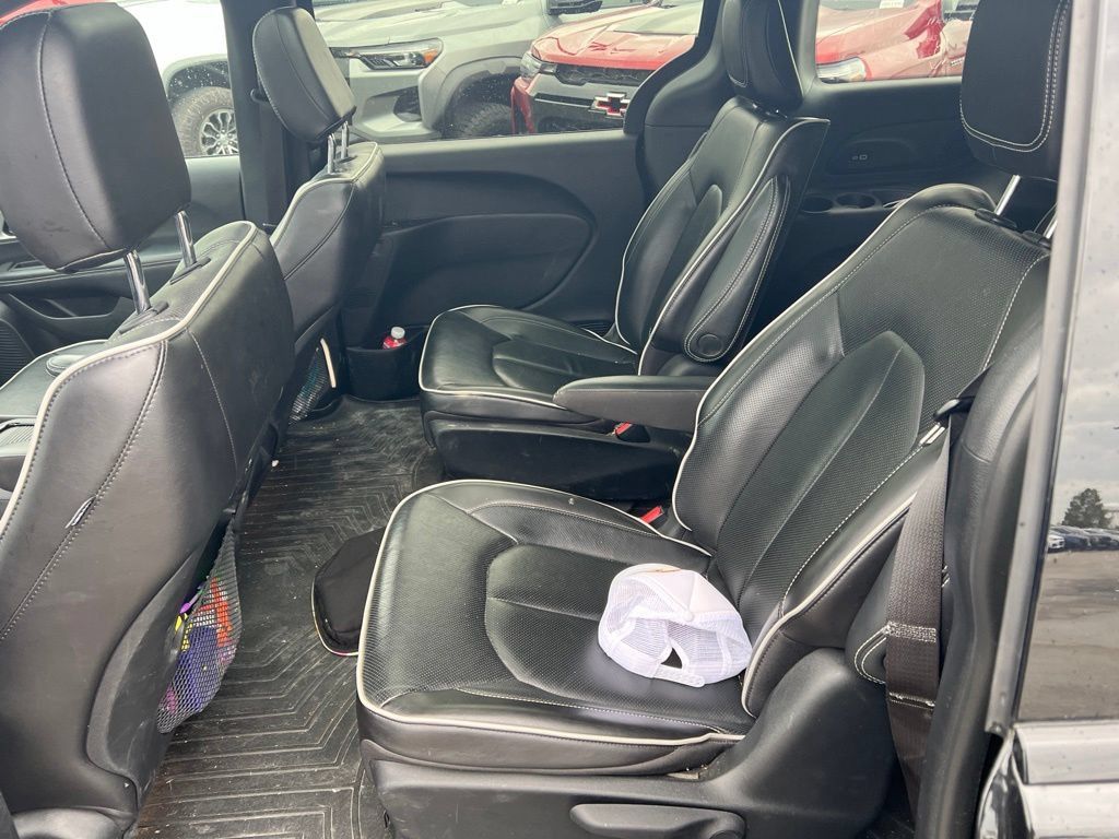 Used 2022 Chrysler Pacifica Limited w/ S Appearance Package FWD image 8