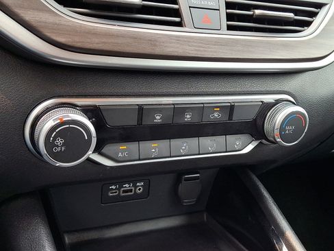 Used 2024 Nissan Altima 2.5 SV FWD image 17