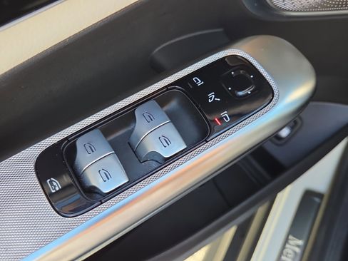 Certified 2024 Mercedes-Benz GLC 300 image 27