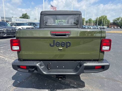 Used 2023 Jeep Gladiator Sport w/ Trailer Tow Package AWD/4WD image 9