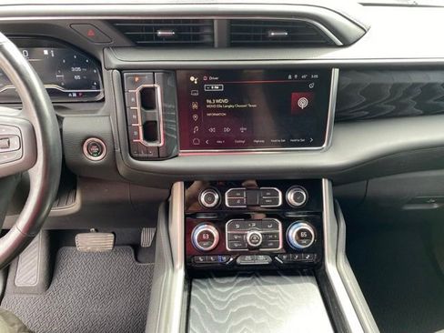 Used 2022 GMC Yukon XL Denali AWD/4WD image 30