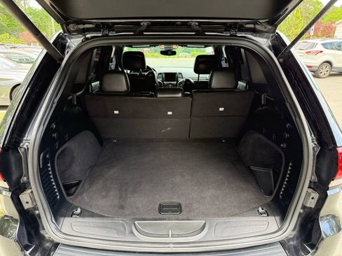 Used 2017 Jeep Grand Cherokee Altitude image 13