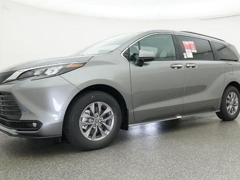New 2026 Toyota Sienna XLE FWD image 6