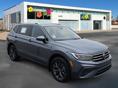 Certified 2023 Volkswagen Tiguan SE w/ Panoramic Sunroof Package image 1