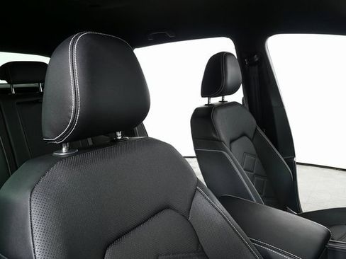 Certified 2025 Volkswagen Atlas Cross Sport SE image 17