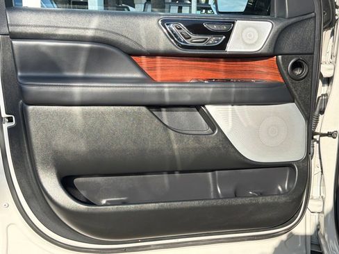 Used 2023 Lincoln Navigator L Reserve AWD/4WD image 21