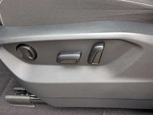 Certified 2025 Volkswagen Atlas SE FWD image 21