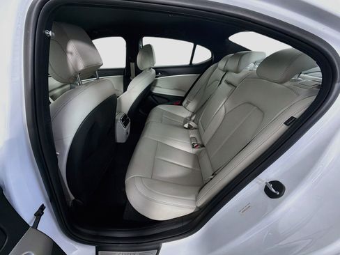 Used 2025 Genesis G70 2.5T RWD image 29