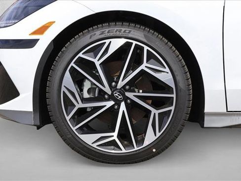 New 2025 Hyundai Ioniq 6 SEL image 9