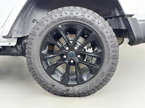 Used 2024 Jeep Wrangler Unlimited Sahara image 32