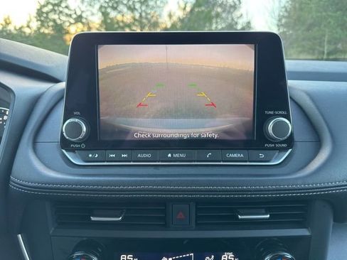 Used 2024 Nissan Rogue SV image 22