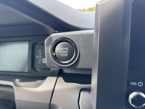 Used 2024 Toyota Tacoma SR image 19