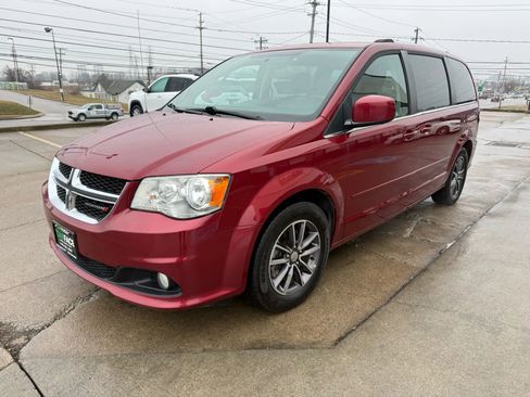 Used 2016 Dodge Grand Caravan SXT image 6
