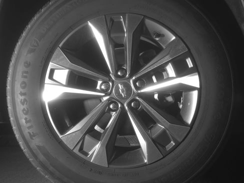 Used 2025 Chevrolet Equinox LT FWD image 13