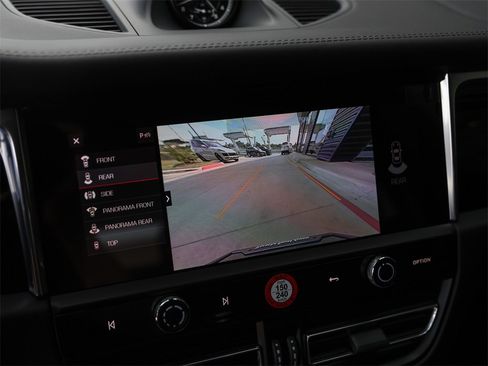 Certified 2025 Porsche Macan image 24