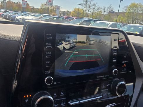 Used 2022 Toyota Highlander XLE AWD/4WD image 28