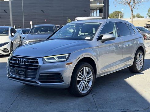 Used 2018 Audi Q5 Prestige w/ Prestige Package image 2