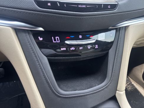 Used 2019 Cadillac XT5 AWD image 21