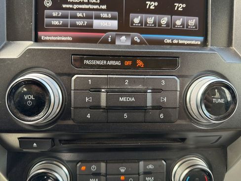 Used 2015 Ford F150 Lariat w/ Equipment Group 502A Luxury AWD/4WD image 21
