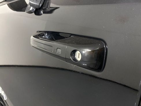 Used 2021 RAM 1500 Laramie AWD/4WD image 12
