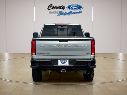 Used 2025 Chevrolet Silverado 2500 LTZ w/ LTZ Plus Package AWD/4WD image 4
