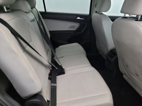 Used 2021 Volkswagen Tiguan SE w/ Panoramic Sunroof Package image 19