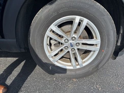 Used 2023 Ford Explorer XLT w/ Equipment Group 202A image 9