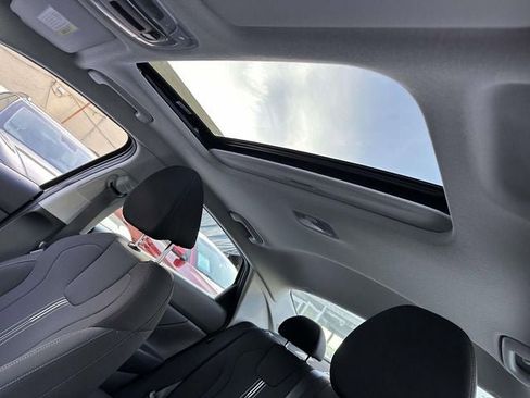 Used 2025 Hyundai Elantra SEL image 17