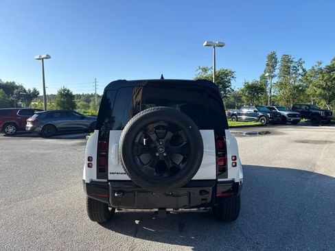 Used 2024 Land Rover Defender 110 X-Dynamic SE AWD/4WD image 5