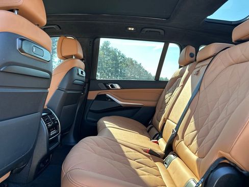 Used 2025 BMW X7 xDrive40i w/ M Sport Package AWD/4WD image 21