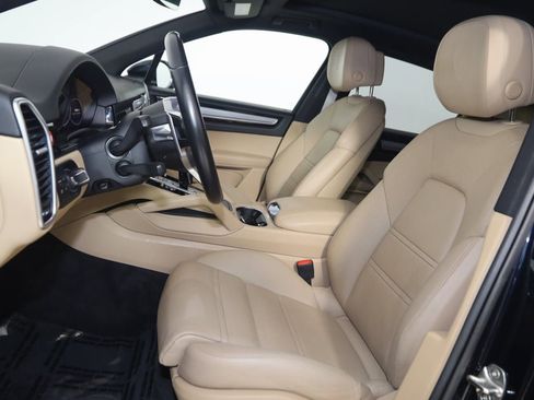 Used 2022 Porsche Cayenne Platinum Edition w/ Premium Package Plus image 7