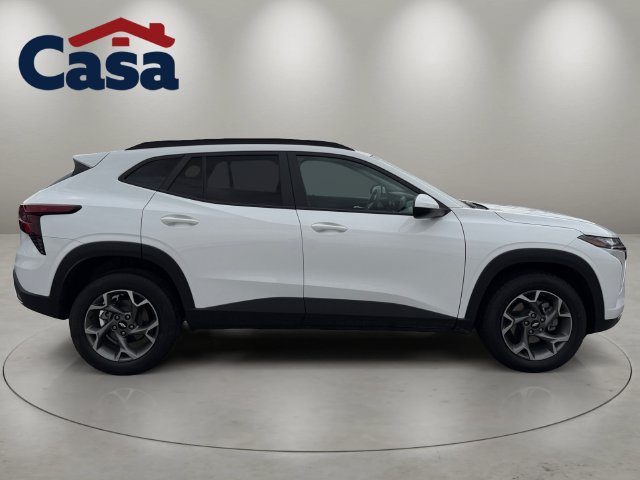 Used 2025 Chevrolet Trax LT FWD image 7