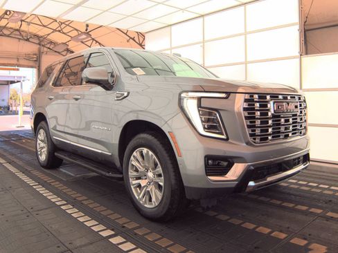 Used 2025 GMC Yukon Denali RWD image 2