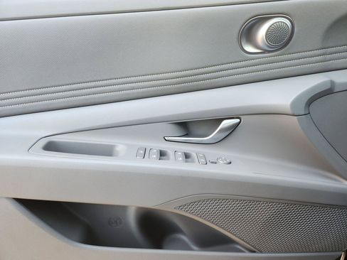 New 2026 Hyundai Elantra SEL Sport FWD image 21