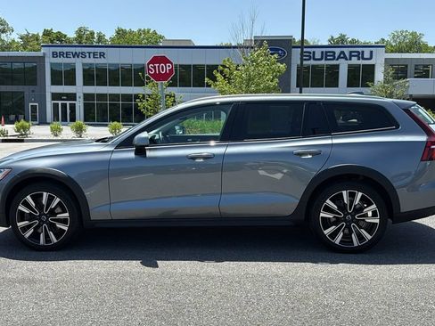 Used 2021 Volvo V60 T5 Cross Country w/ Advanced Package AWD/4WD image 4