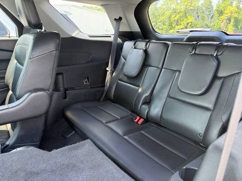 Used 2022 Ford Explorer XLT w/ Equipment Group 202A RWD image 6
