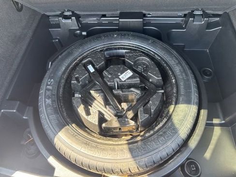 Used 2025 Cadillac XT4 Premium Luxury FWD image 19