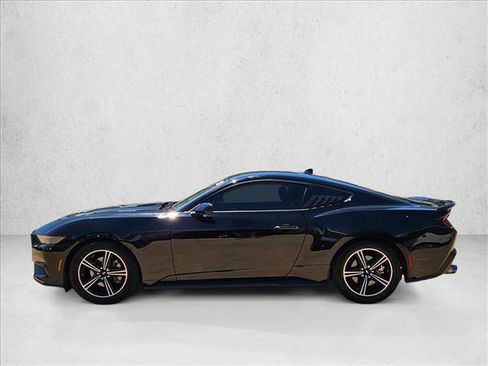 Used 2025 Ford Mustang Coupe RWD image 9