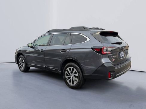 Used 2022 Subaru Outback Premium image 5