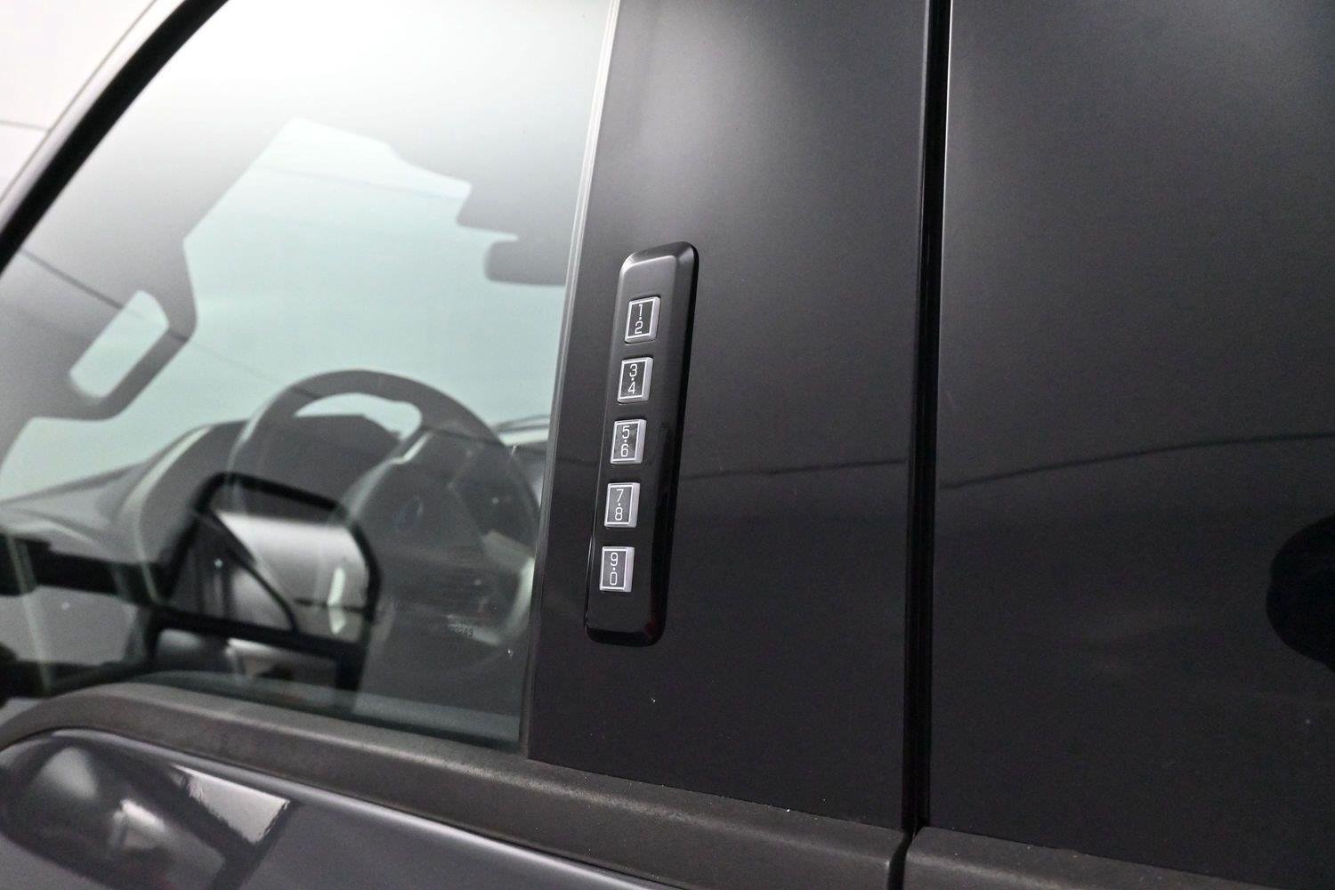 Used 2021 Ford F250 Lariat w/ Lariat Value Package AWD/4WD image 9